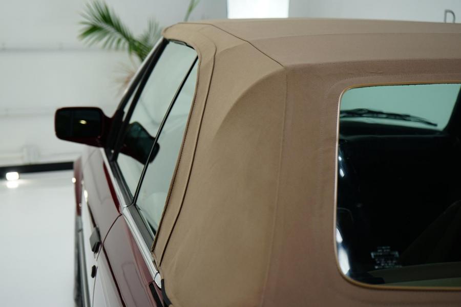 Детали экстерьера BMW 325i Convertible (Calypso Red) 1990 года  (фото 52 из 190)